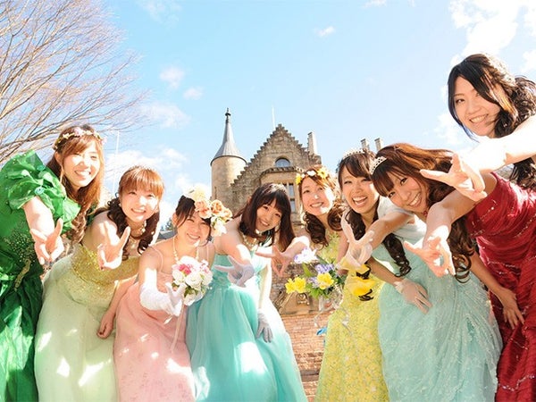 ■【群馬】今日はあなたがお姫様♪ロックハート城で憧れの「プリンセス体験」&ヨーロッパ伝統料理とハンバーグのランチ&ガトーフェスタハラダ工場見学!1